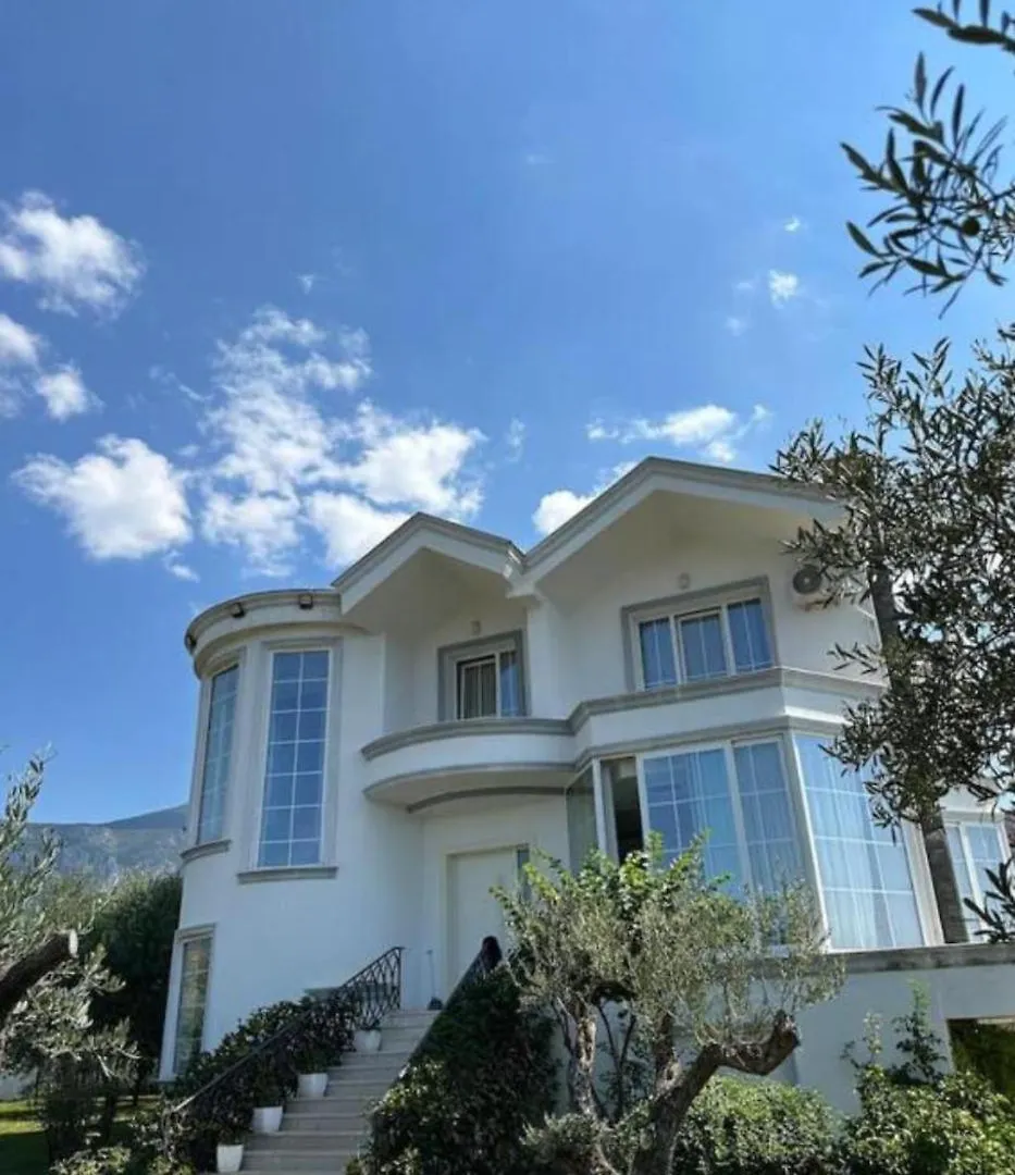 Villa Kamila Tirana 0*,